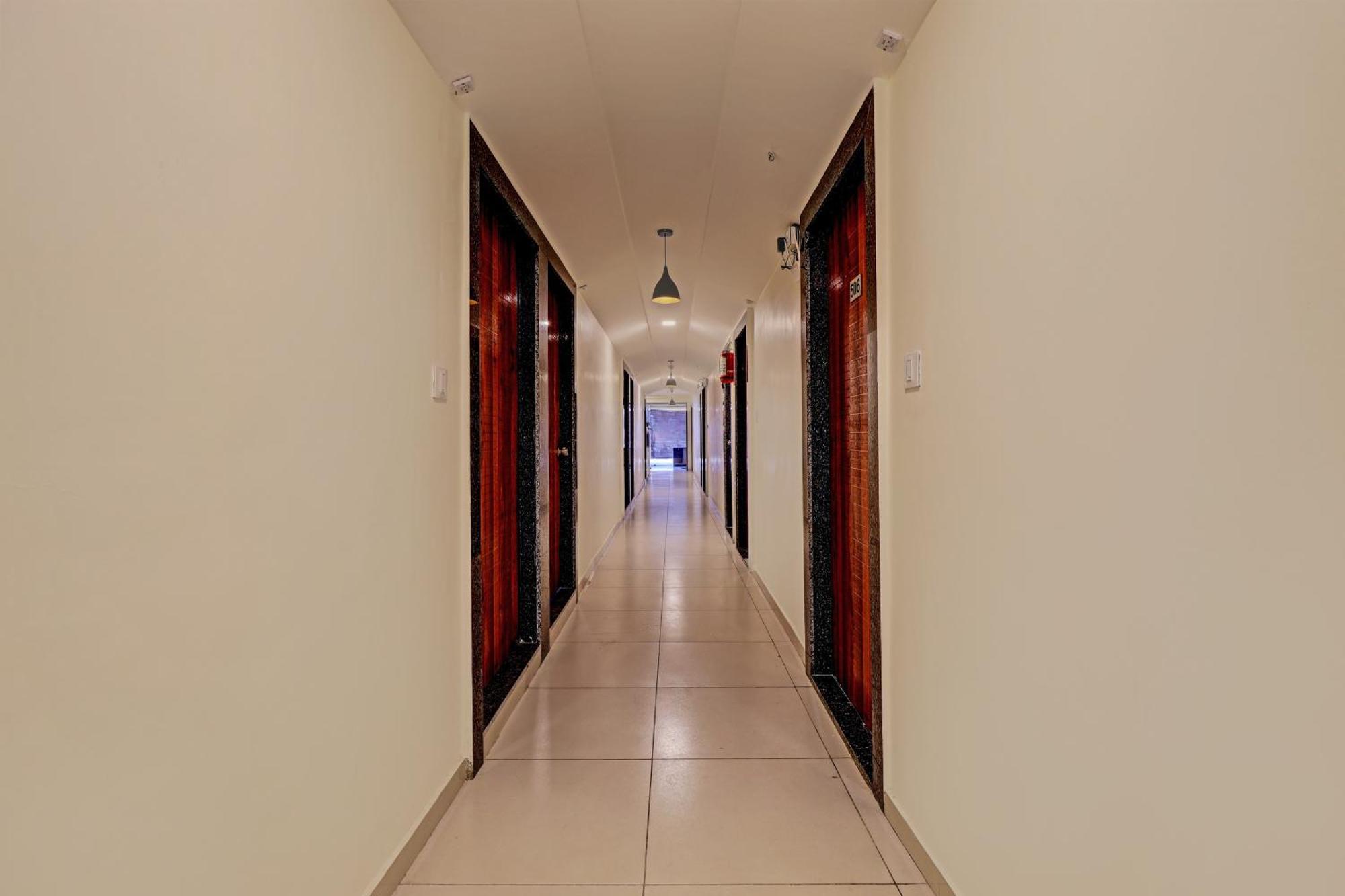 Hotel O Alexa อาเมดาบัด ภายนอก รูปภาพ